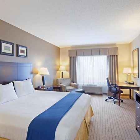 Holiday Inn Express & Suites Malone By Ihg Habitación foto