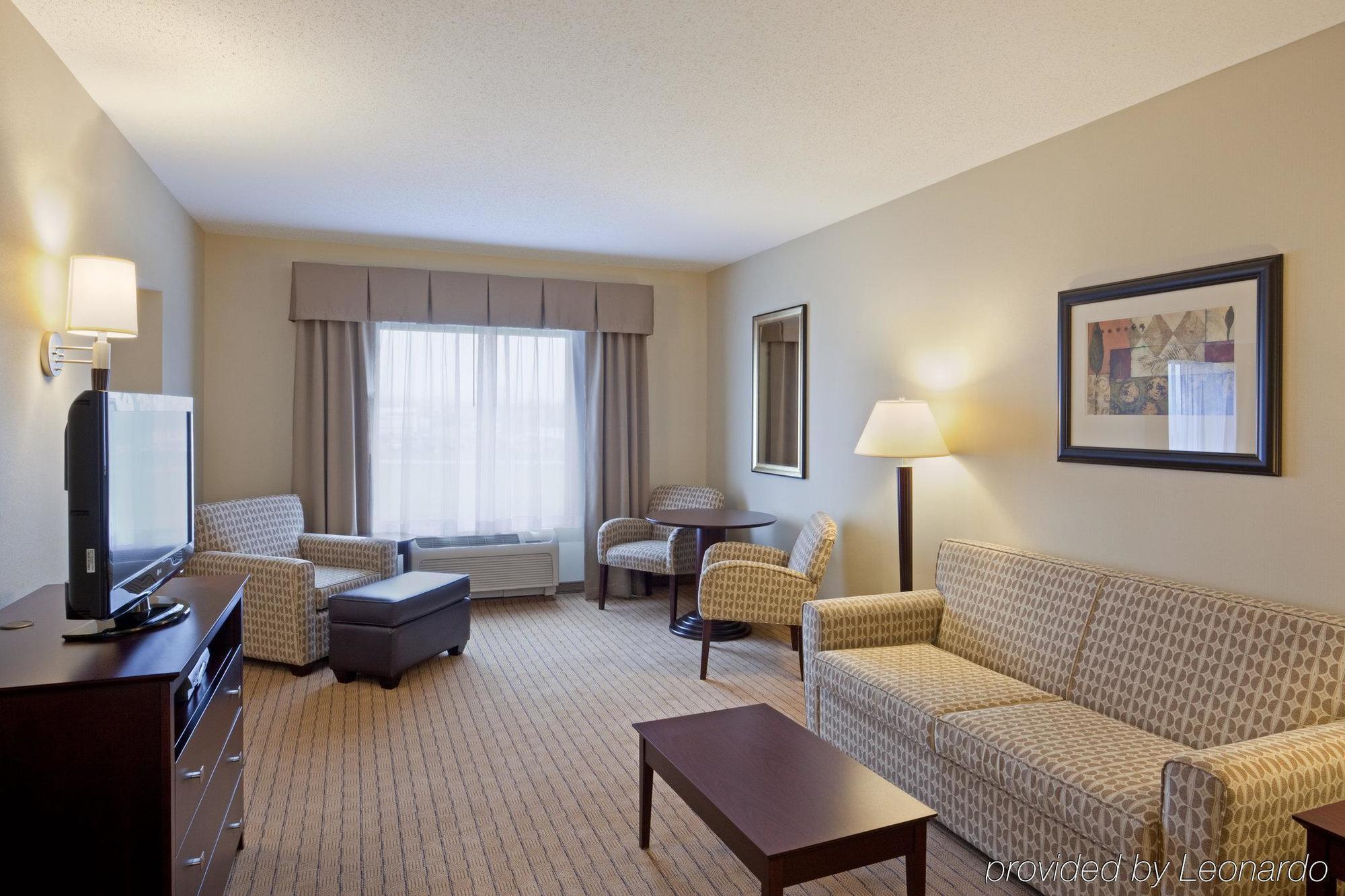 Holiday Inn Express & Suites Malone By Ihg Habitación foto