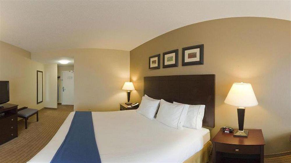 Holiday Inn Express & Suites Malone By Ihg Exterior foto